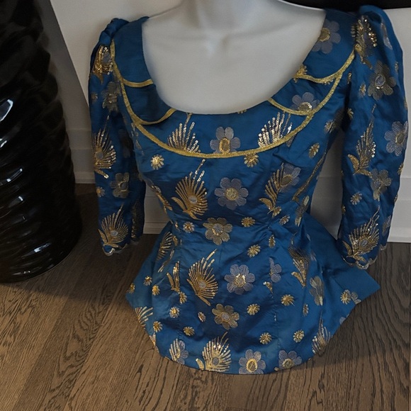 Elegant Blue and Gold 1980’s style silk floral blouse with puff 3/4 sleeves - Picture 4 of 16